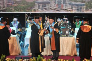 9 Guru Besar UNESA Dikukuhkan, Termasuk Dekan FIKK
