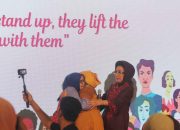 Air Mata Bu Wali Rini Cahyadi Menetes di Acara Rotary