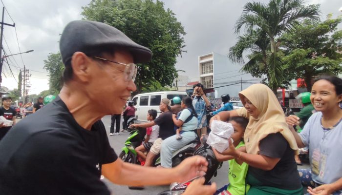 Bagi Takjil di Hari Musik Nasional, Sahabat Indonesia Satu Serukan Perdamaian Dunia Lewat Karya