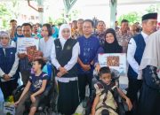 Gubernur Khofifah Salurkan Bantuan Sosial Senilai Rp17,49 Miliar di Madiun