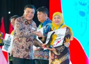 Pemprov Jatim Raih Penghargaan Penurunan Pengangguran dari Kemendagri, Gebernur Khofifah: Alhamdulillah….