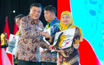 Pemprov Jatim Raih Penghargaan Penurunan Pengangguran dari Kemendagri, Gebernur Khofifah: Alhamdulillah….