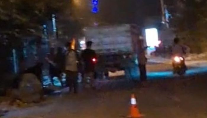 Diduga Terkait Pencurian Kabel Telkom, Truk Oranye Terekam di Ujungpangkah