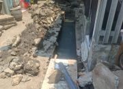 Lurah Genteng Layangkan Teguran 3×24 Jam kepada Pengawas Proyek U-Ditch Ketandan Bong