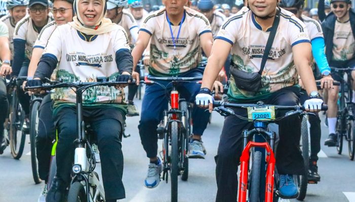 Wujudkan SDM Sehat dan Produktif!  Gubernur Khofifah Ajak Masyarakat Jatim Jadikan Olahraga sebagai Budaya Hidup di Peringatan Haornas 2026,